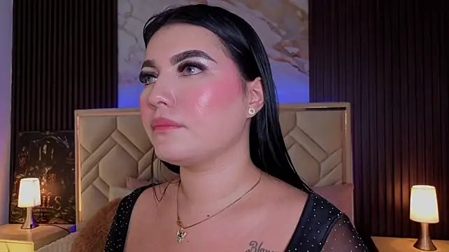 MiaaFarrel - 😈🔥 Flash Pussy ✨ Oil on my booty 💦🍑