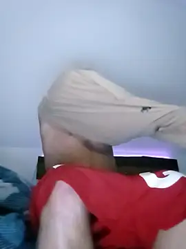 XXX chat uživo modela INVISIBLEKUBA