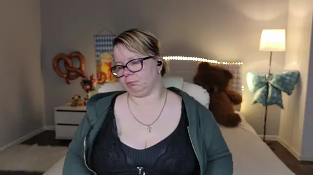 XXX chat uživo modela BonnnyBoobsy