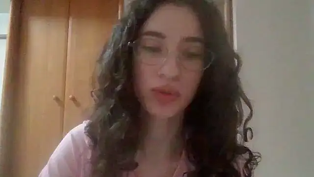 CrystalDolls' Live XXX Chat