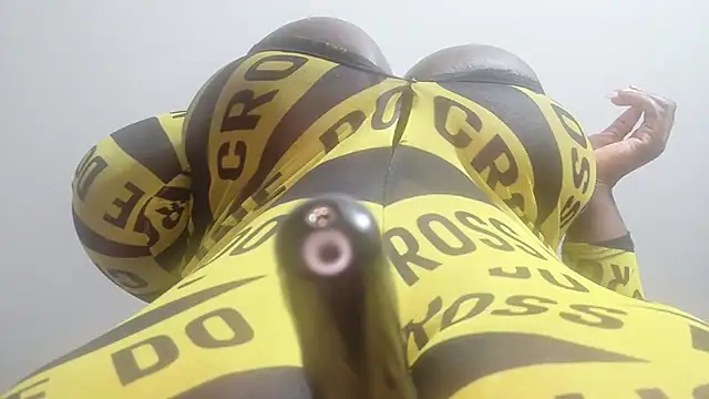 AnaSpencerx - oil and tying up breasts