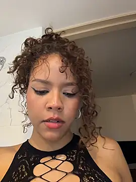 XXX chat uživo modela CurlyOopsies