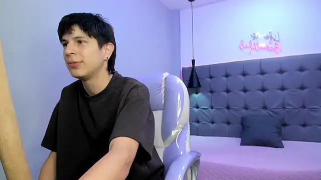 Chat +18 de Salvatore18_ ao vivo