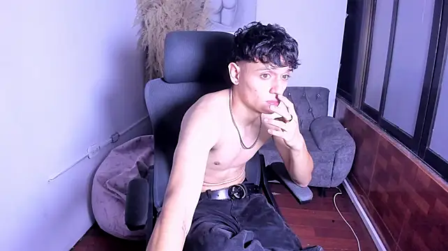 Hydan_ Adlı Modelin Canlı XXX Sohbeti