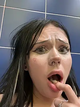 XXX chat uživo modela sukidaa