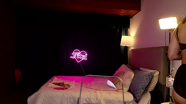 Rue_Bellafire's Live XXX Chat