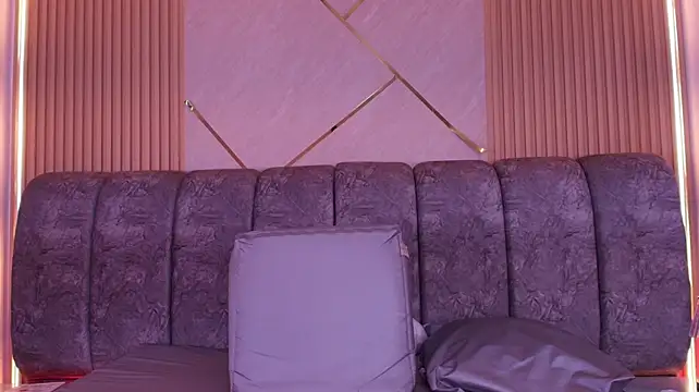 naia_blessed's Live XXX Chat