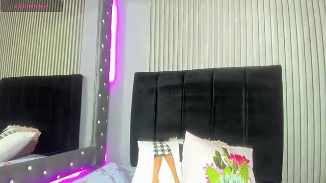 Paulinna_Curvy - show my pussy close to cam