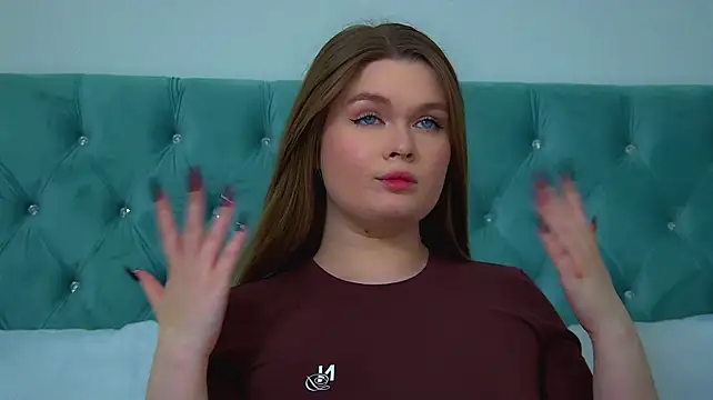 CrystalLyons' Live XXX Chat