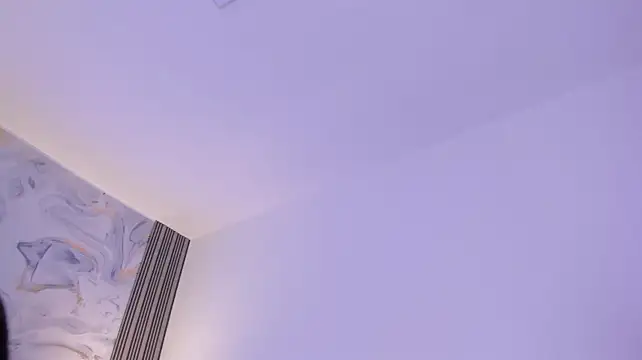 AmberGreyy_ - Flashs big boobs 🖤