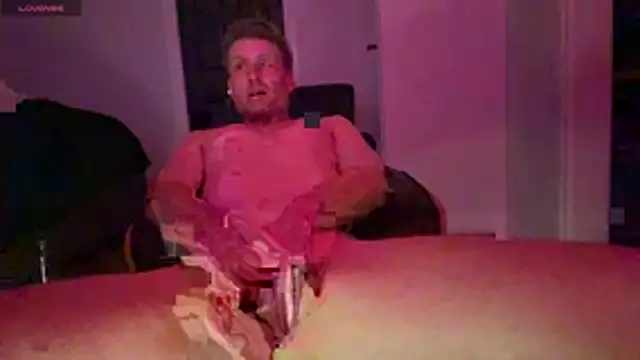 OFFICAL_DICKEDDOWNUNDER élő XXX-chatje