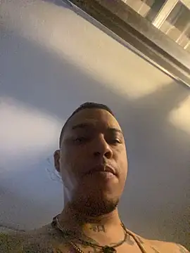 AlphaMasterXxx XXX чат на живо