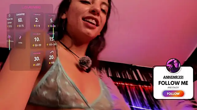 MaryAnneeXOO - Stick your finger in my ass