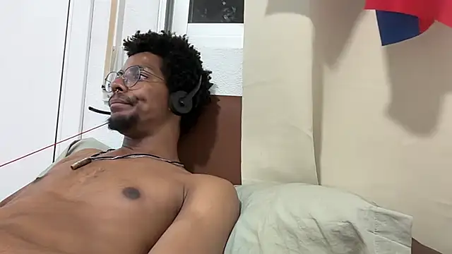 XXX chat uživo modela HoleBreeder