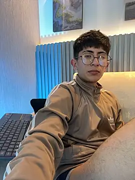 XXX chat uživo modela AndyJustgame_