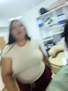 Mia_roussee_'s Live XXX Chat