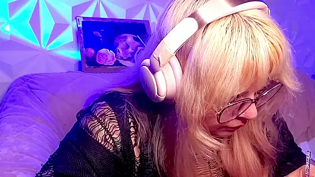 Satyn_doll Chat XXX in diretta