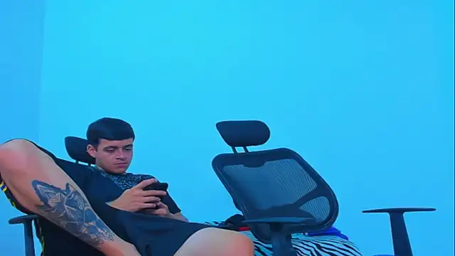 צ'אט XXX בשידור חי של Thomas-Wil