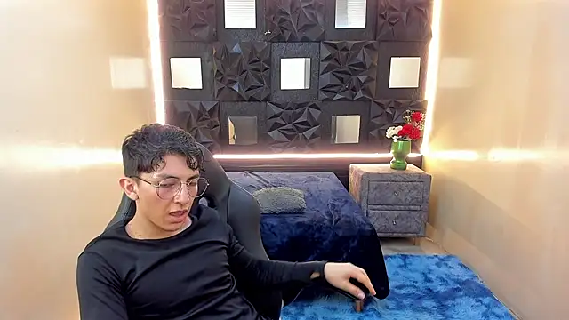 ElanGiraldo's Live XXX Chat