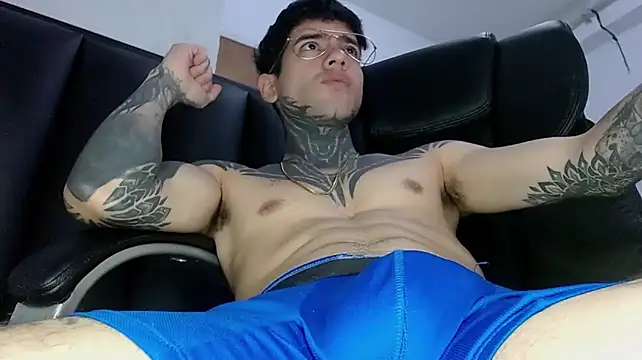 Chatroom XXX en direct de BlackTattooKing