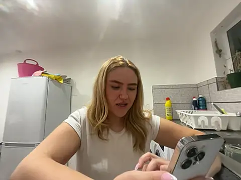 Chat +18 de MaddyCherryX ao vivo