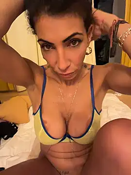 YasmineRiva Adlı Modelin Canlı XXX Sohbeti