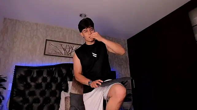 XXX chat uživo modela MaxCruz_