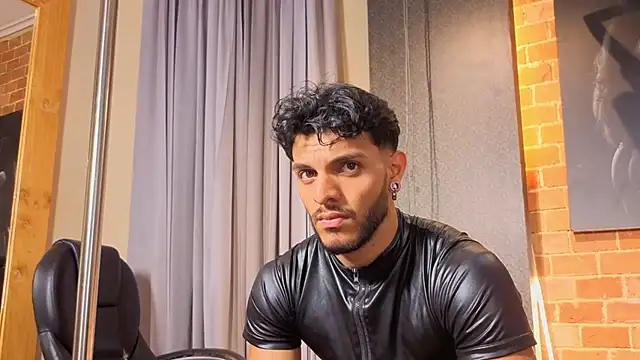 JuanBlade Adlı Modelin Canlı XXX Sohbeti