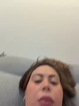 lariic Adlı Modelin Canlı XXX Sohbeti