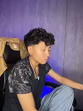 ian_mathias_'s Live XXX Chat