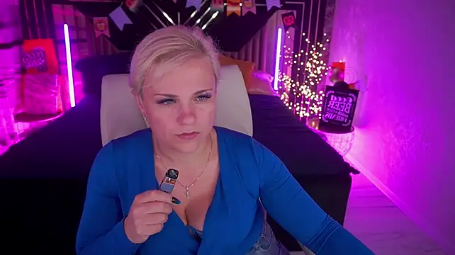 XXX chat uživo modela CrystalVibe