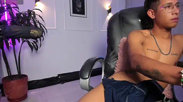 Harry04_n Live XXX chat