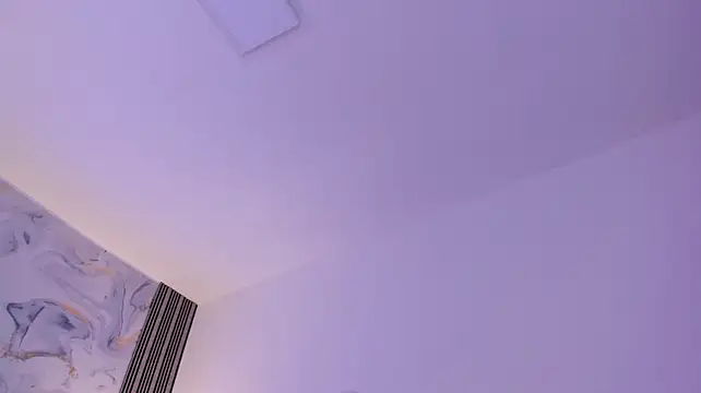 AmberGreyy_ - Flashs big boobs 🖤