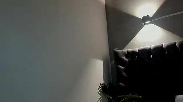 Kiwi_eban's Live XXX Chat