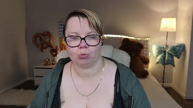 BonnnyBoobsy Adlı Modelin Canlı XXX Sohbeti