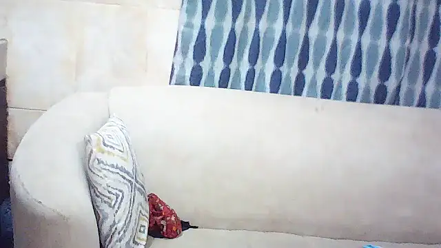 Foxxy-e - SHOW ASS HOLE