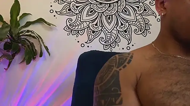 aaroncolombia's Live XXX Chat