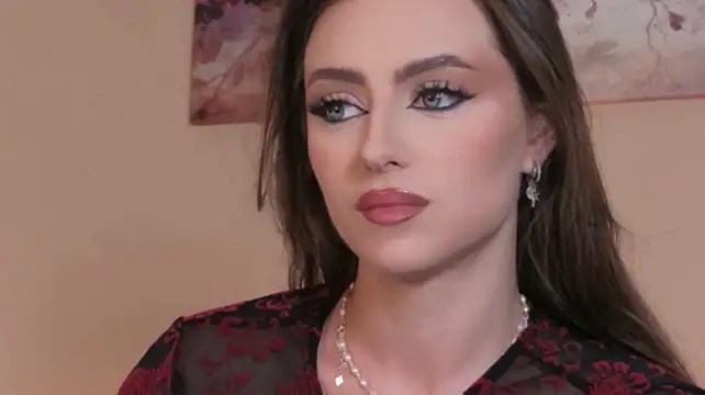 Sienna_Voss Adlı Modelin Canlı XXX Sohbeti