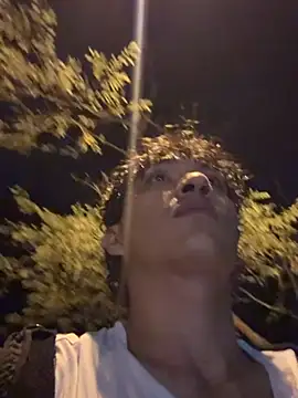 צ'אט XXX בשידור חי של TonnyBottom