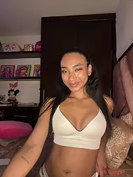Mia-Lorette live XXX chat