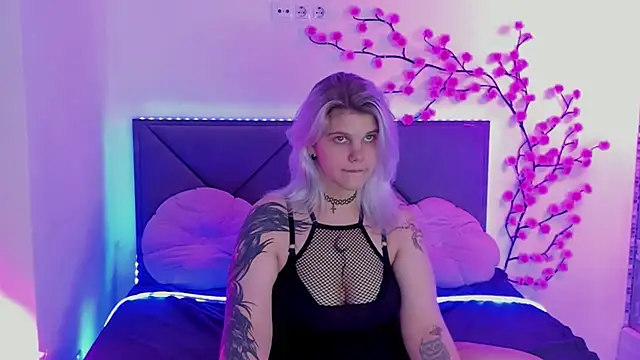 JoannLowe's Live XXX Chat