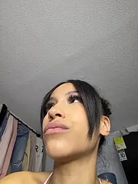 Chat XXX en directo de Miaa_love6969