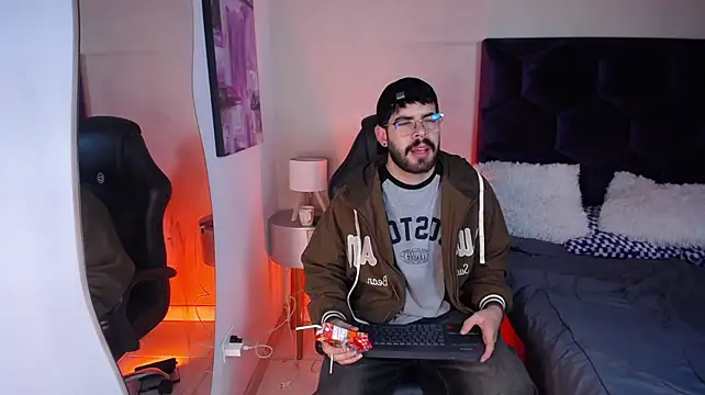 DomBoy_ Adlı Modelin Canlı XXX Sohbeti