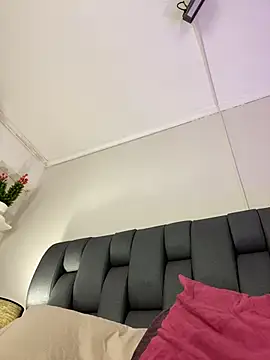 MiilaBlake - Buttplug on w DOMI vibing it