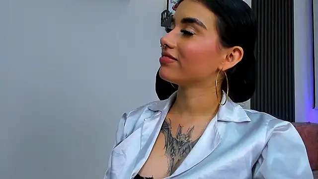 isabella_hv Adlı Modelin Canlı XXX Sohbeti