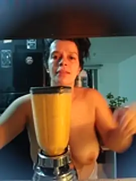 CurvySara1