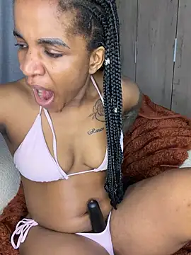 Milkypucy's Live XXX Chat