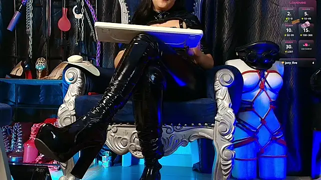 XXX chat uživo modela abbymora
