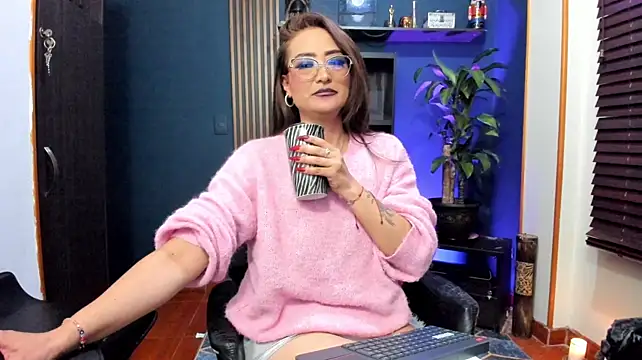 AdeleMourfgのライブXXXチャット