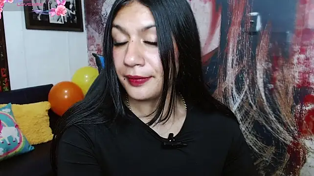 gigi_gilt_ Adlı Modelin Canlı XXX Sohbeti